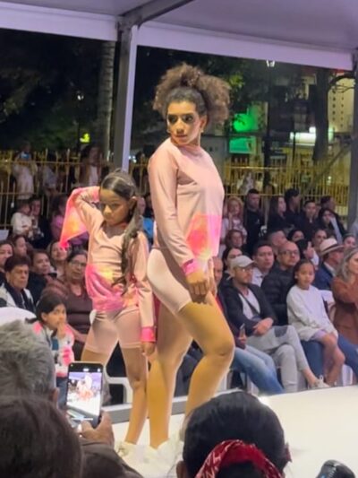 Conjunto Fantasía de Queuva conjunto deportivo mamá e hija biker y buzo